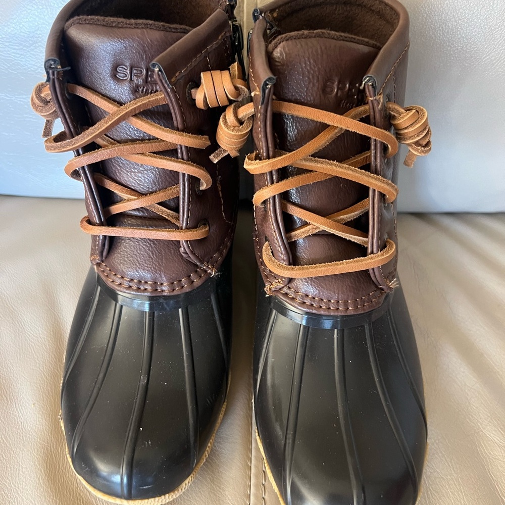 New without tag Sperry Brown Leather Casual Shoes never worn